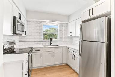 Main picture of 300 S Nimbus Ave