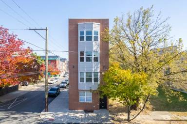Main picture of 1551 N Franklin St