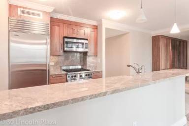 Main picture of 31 W 63rd St