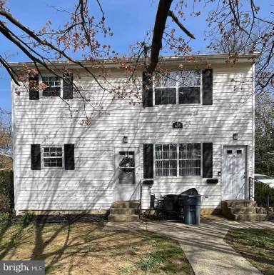 Main picture of 635 Dwight Ave