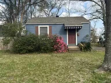 Main picture of 1705 Moss St