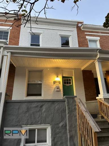 Main picture of 2725 E Chase St