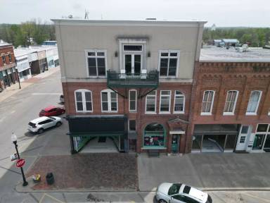 Main picture of 124 E Morrison St