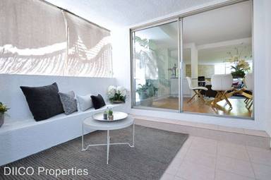 Main picture of 321 N Oakhurst Dr