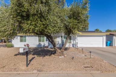 Main picture of 3232 E Pointsettia Dr