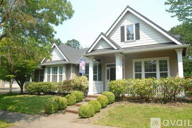 Main picture of 625 SW Sandalwood St