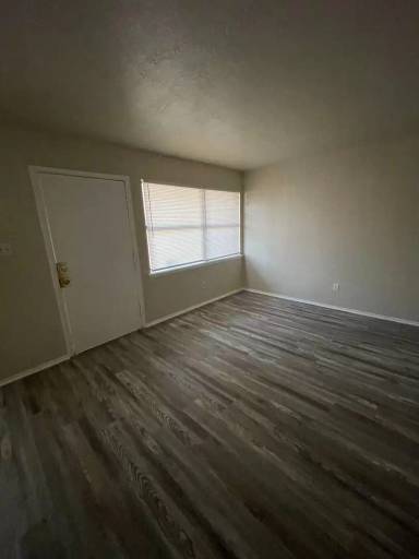 Main picture of 615 W Calle Sur St