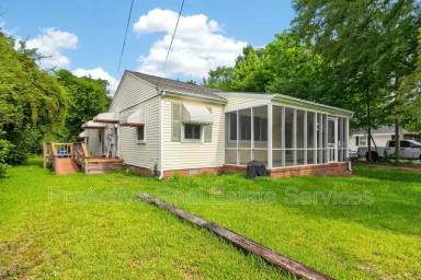 Main picture of 100 Hodges Manor Rd