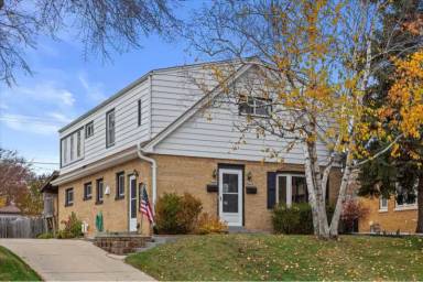 Main picture of 2757 S 68th St