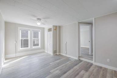 Main picture of 315 W Division St