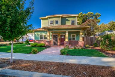 Main picture of 210 Taylor St