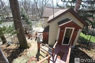 Main picture of 122 Forest Dr