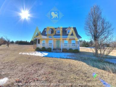 Main picture of 2219 Fox Ln