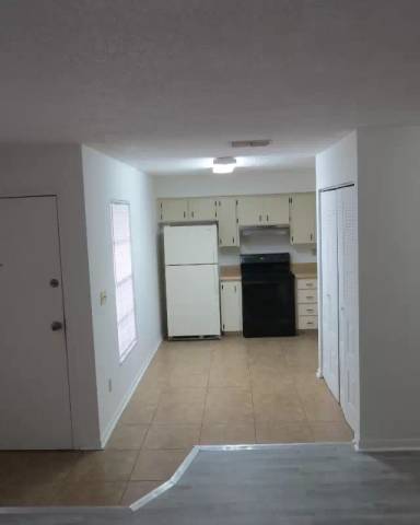 Main picture of 8419 N Manhattan Ave