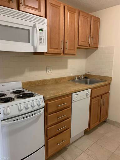 Main picture of 20 Riverside St