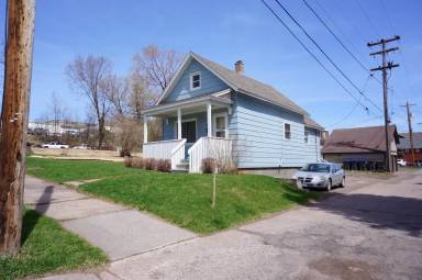 Main picture of 218 N 8th Ave E