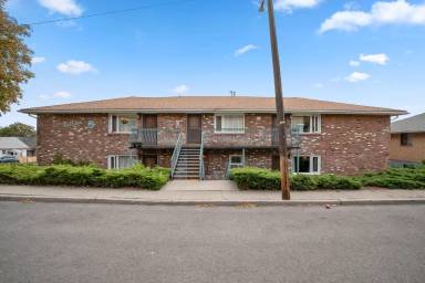 Main picture of 621 3rd St