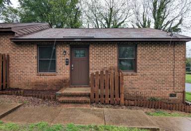 Main picture of 1000 Mark St