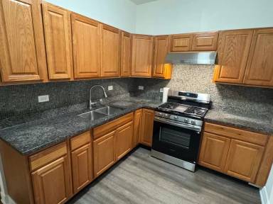 Main picture of 7806 S May St