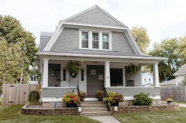 Main picture of 930 Division St