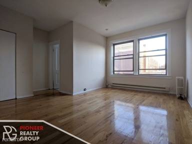 Main picture of 1050 W George St