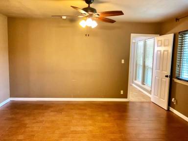 Main picture of 4910 Babson St