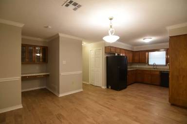 Main picture of 3210 Cottonwood Ln