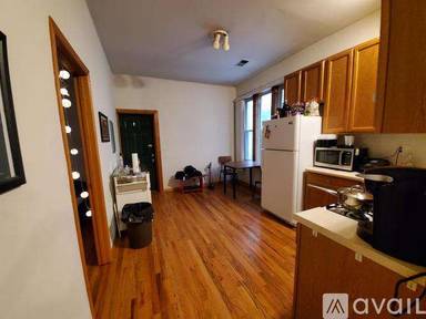 Main picture of 2048 N Western Ave