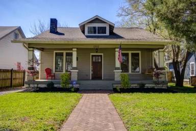 Main picture of 1202 Meridian St