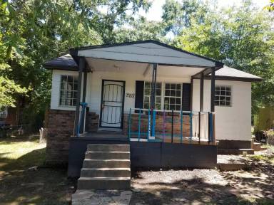 Main picture of 3728 Cromwell St