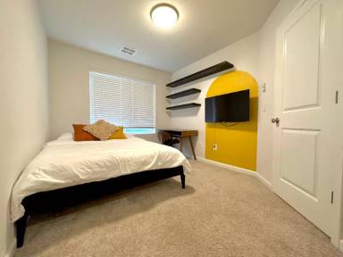 Main picture of 8230 S 132nd St