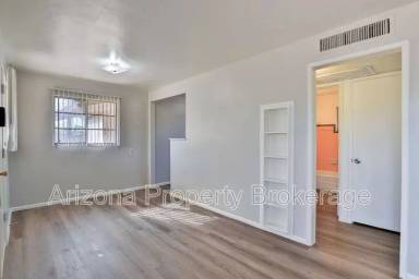 Main picture of 705 W 1st St