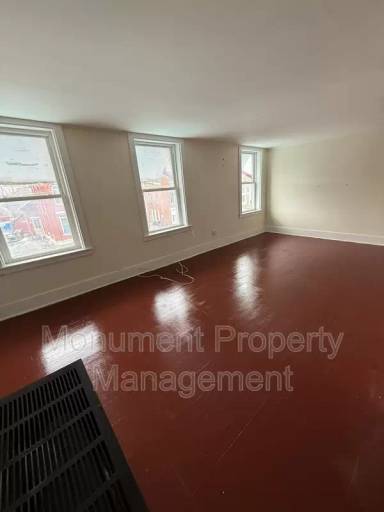 Main picture of 10 E Church St