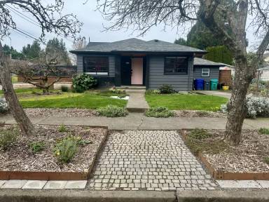 Main picture of 2833 SE 45th Ave