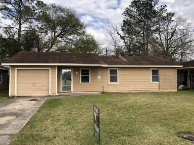 Main picture of 825 Smelker St
