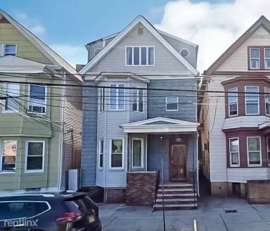 Main picture of 106 N 5th St