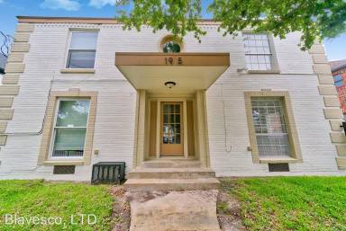 Main picture of 1915 Binz St