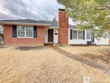 Main picture of 901 Leawood Dr