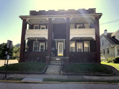 Main picture of 1637 Quarrier St