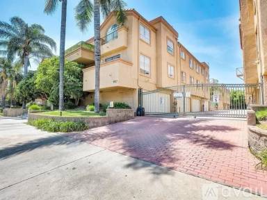 Main picture of 6929 Hazeltine Ave