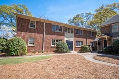 Main picture of 935 Baxter St