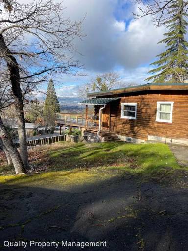Main picture of 3496 N Foothill Rd