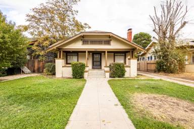 Main picture of 2212 Park Way