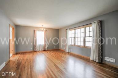 Main picture of 3121 S 106th St