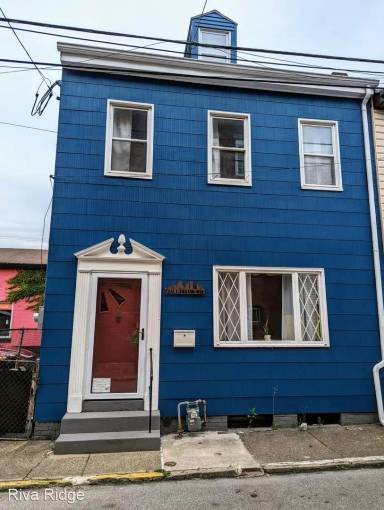 Main picture of 2705 Larkins Way