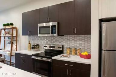 Main picture of 1823 N Hall St
