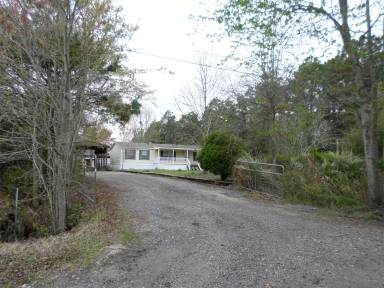 Main picture of 304 Holiday Dr