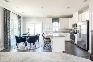 Main picture of 100 Roseridge Dr