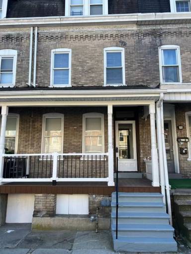 Main picture of 716 W Washington St