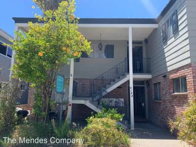 Main picture of 4144 Iowa St